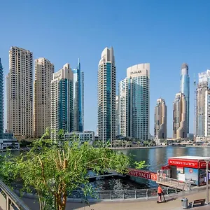 Lux Spectacular Marina View دبي
